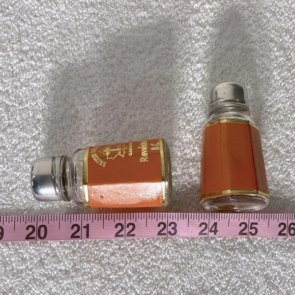 Vintage Revelatoke British Columbia Glass Salt & Pepper Shakers - Picture 9 of 9